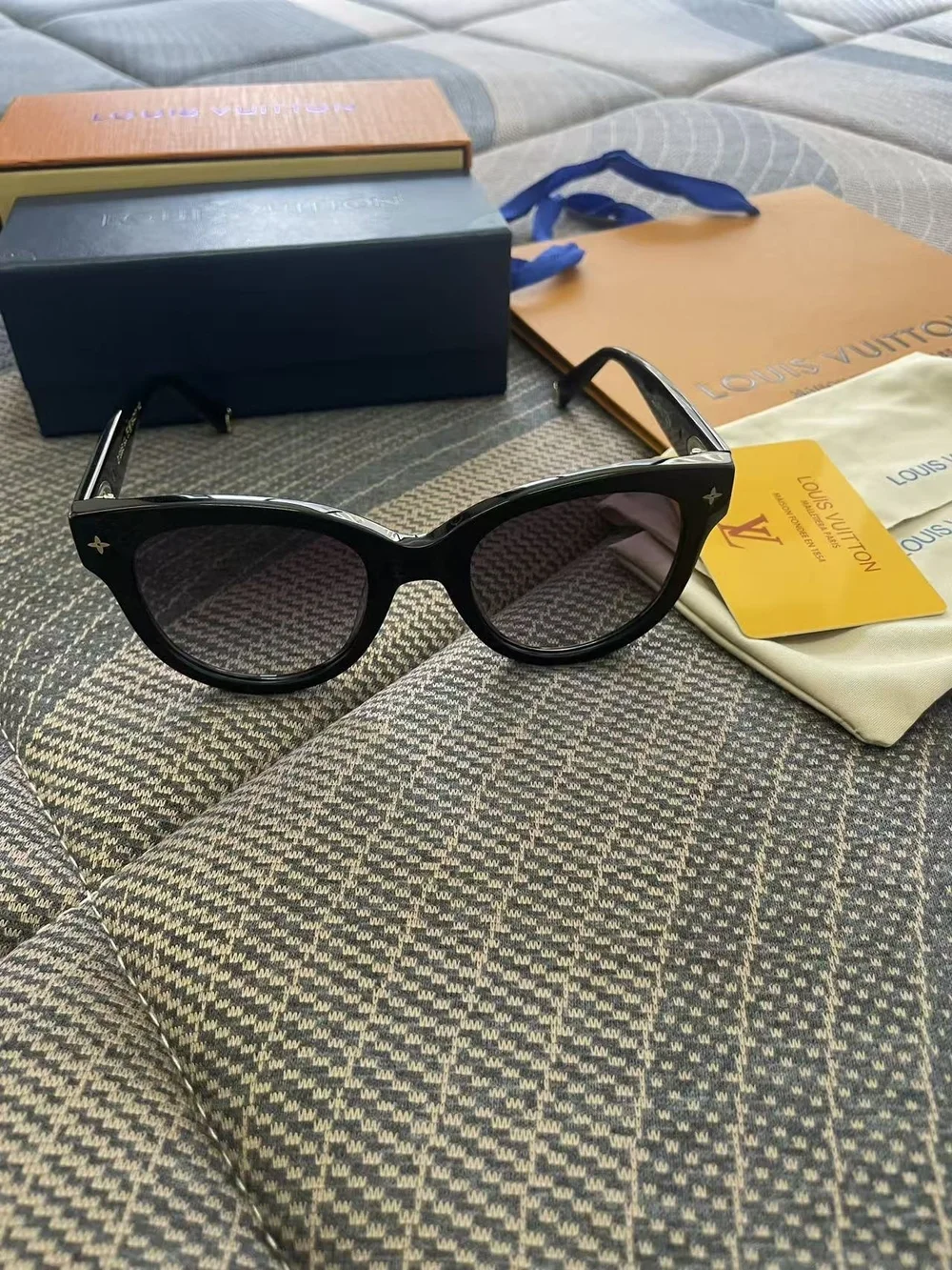 Louis Vuitton Black Gloss Cat-Eye Sunglasses with Dark Lenses